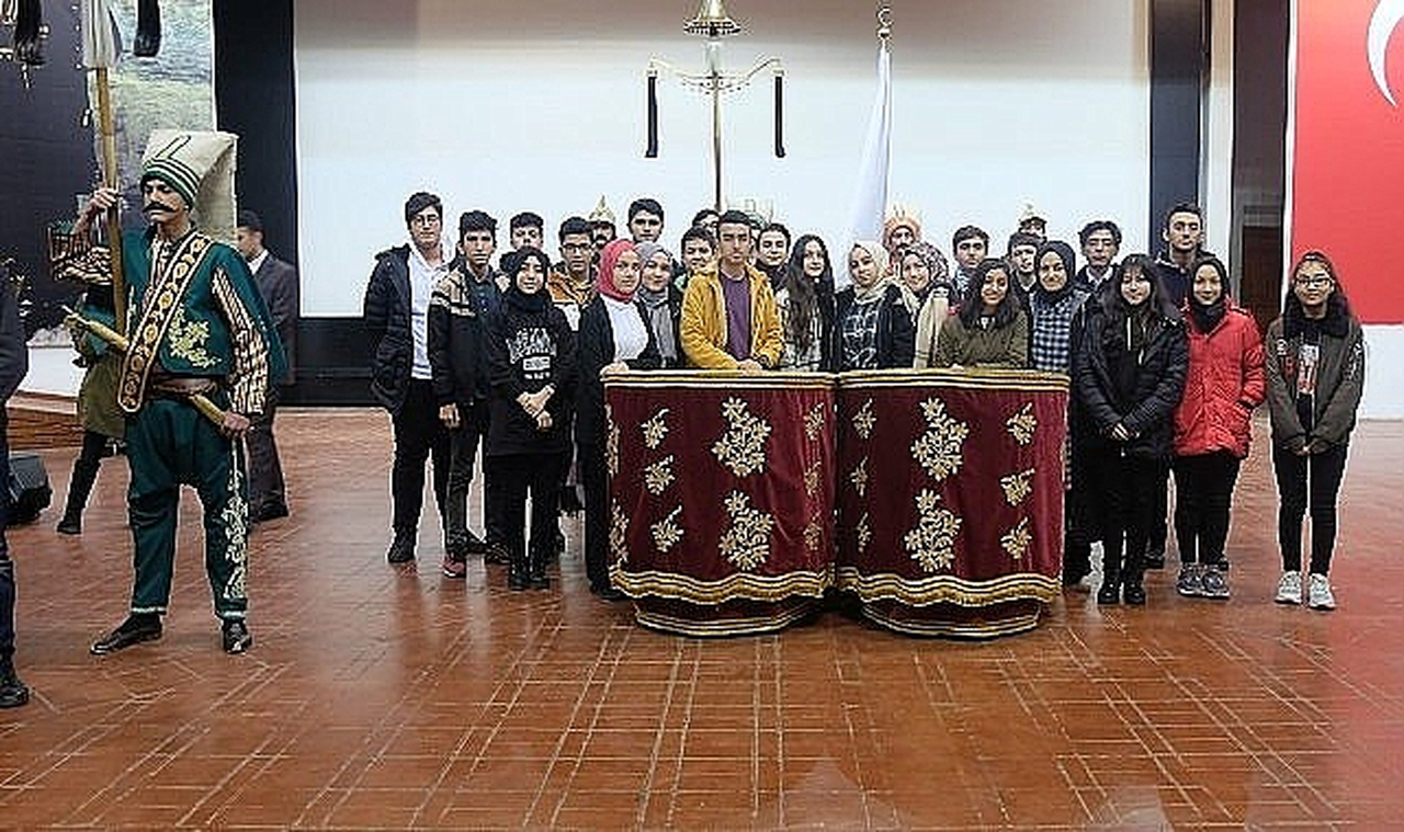 Gençler İstanbul'un Gizli Hazinelerini Keşfe Çıkıyor