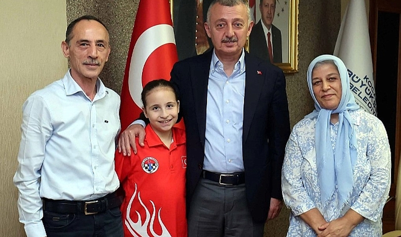 Kocaeli'de Başkan Büyükakın, Genç Şampiyonla Buluştu