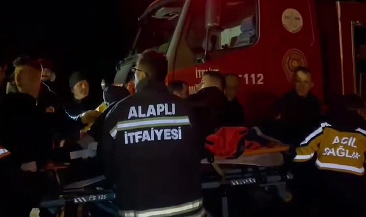 Alaplı-Akçakoca Yolunda Kaza: Demir Çubuk Otomobilin İçine Saplandı