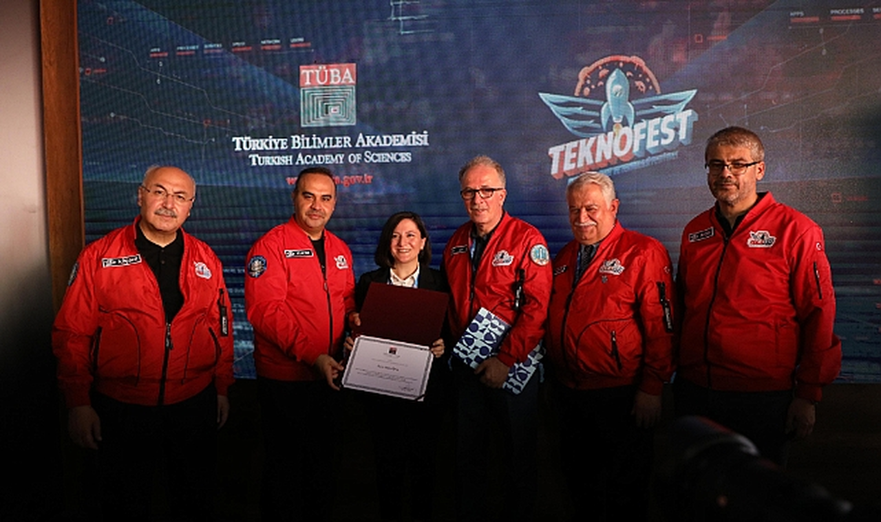 BARÜ'ye "TÜBA-TEKNOFEST Doktora Bilim Ödülü" verildi