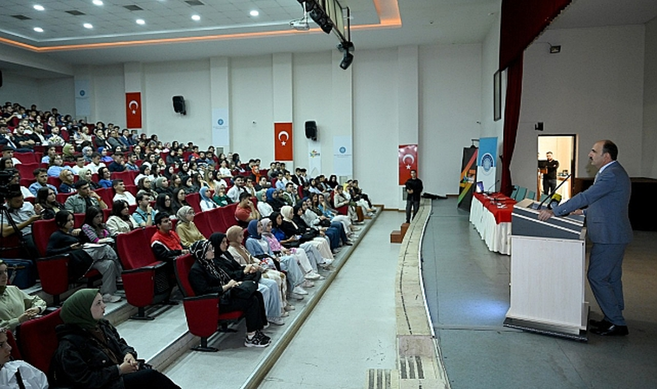 Başkan Altay: "Ülkemizin ve Dünyanın Sizin Gibi Gençlere İhtiyacı Var"