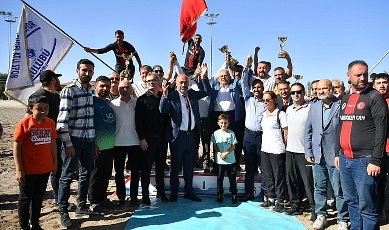 Başkan Büyükkılıç, Atlı Cirit Ustalarına Ödüllerini Verdi