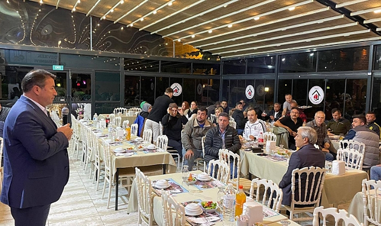 Başkan Ulupınar, Fen İşleri Müdürlüğü Ekibiyle Akşam Yemeğinde Bir Araya Geldi