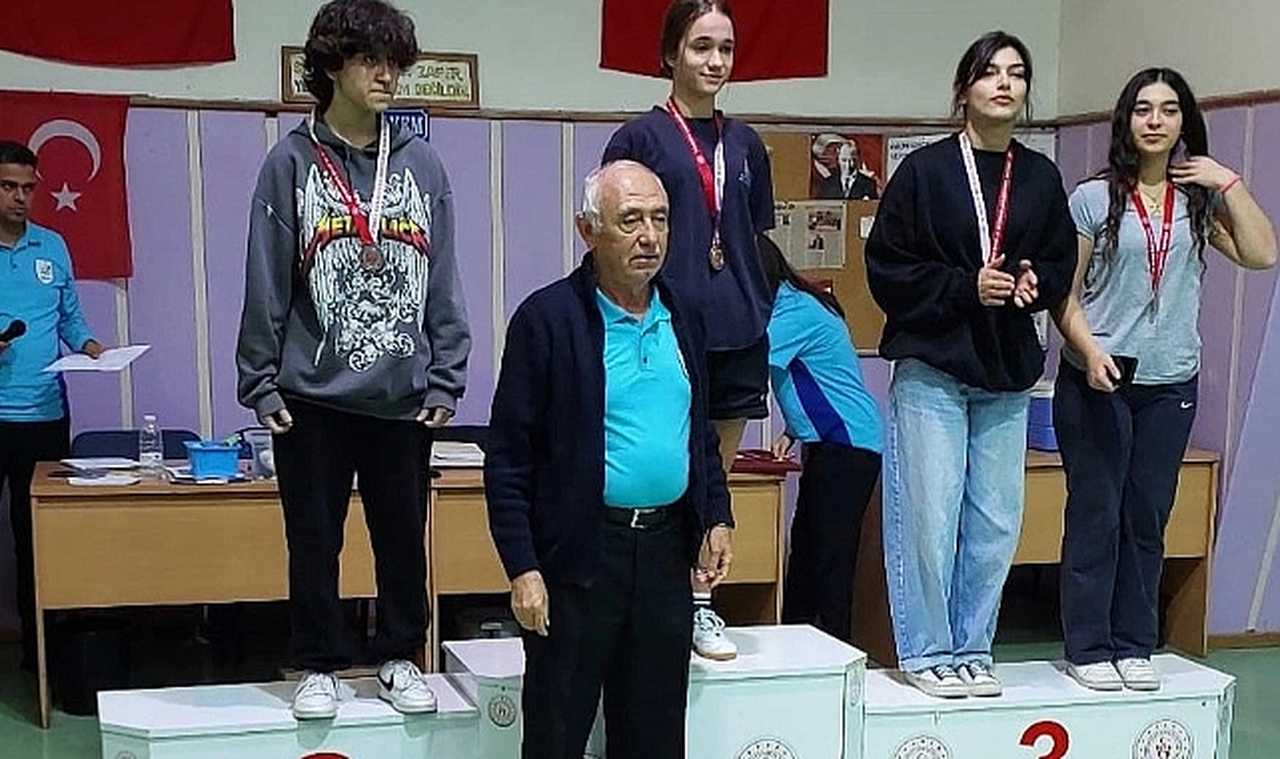 Bostanlıspor Masa Tenisinde İki Madalya Kazandı