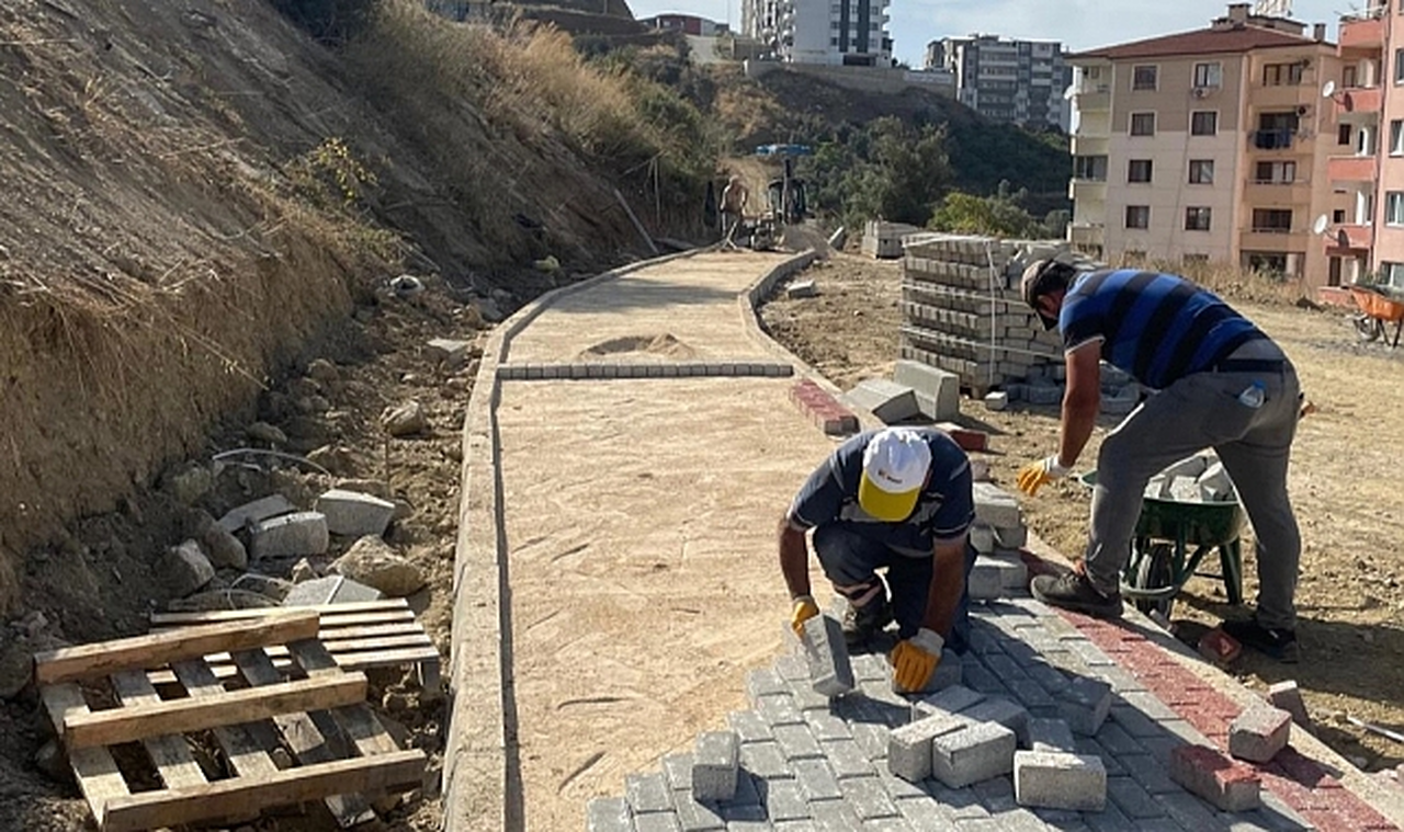 Bursa Gemlik'te Mahallelerde Hafta Sonu Mesaisi Devam Ediyor