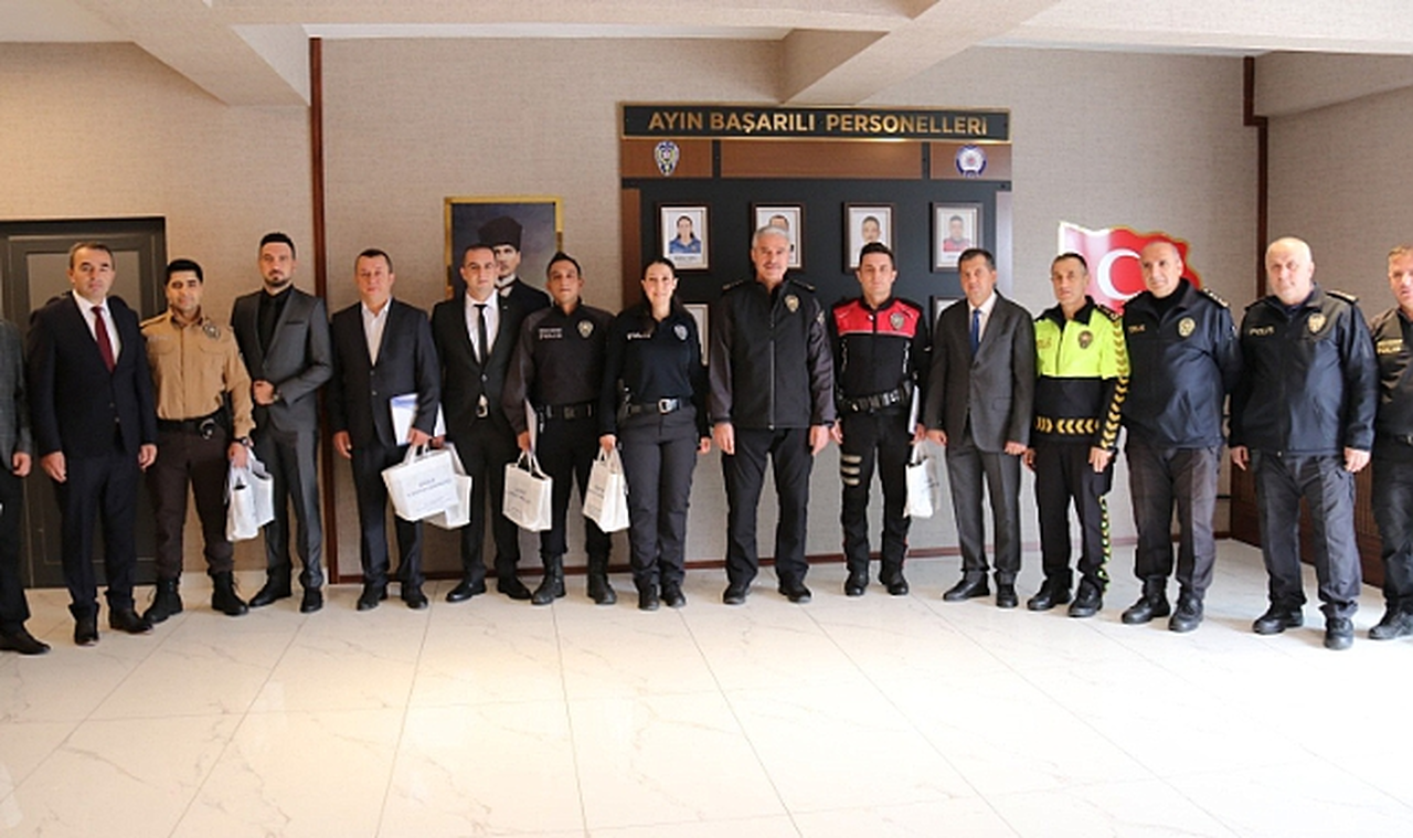 Düzce İl Emniyet Müdürlüğü'nde Başarılar Ödüllendirildi