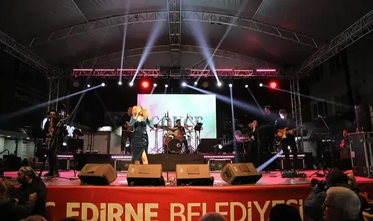 Edirne'de 29 Ekim Coşkusu Gökçe Konseriyle Zirveye Ulaştı