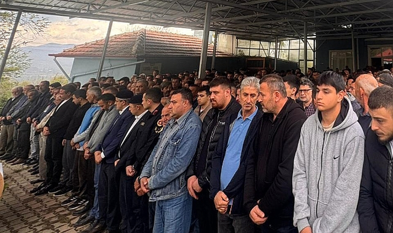 Genç futbolcu Musa Şen son yolculuğuna uğurlandı