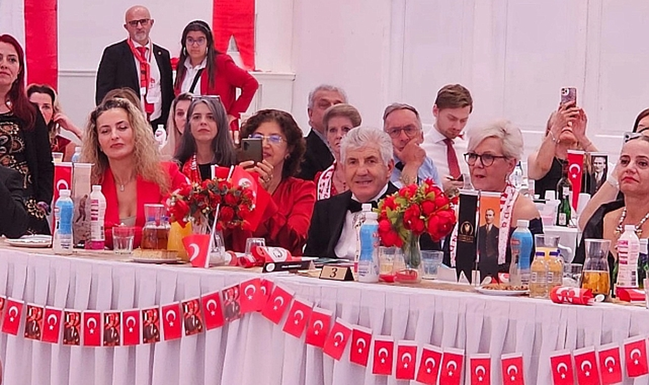 Hollanda'da 9. Altın Lale ile Cumhuriyetin 101. Yılı Coşkuyla Kutlandı