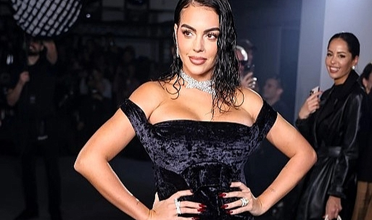 İspanyol Model Rodriguez, Takılarıyla Göz Kamaştırdı