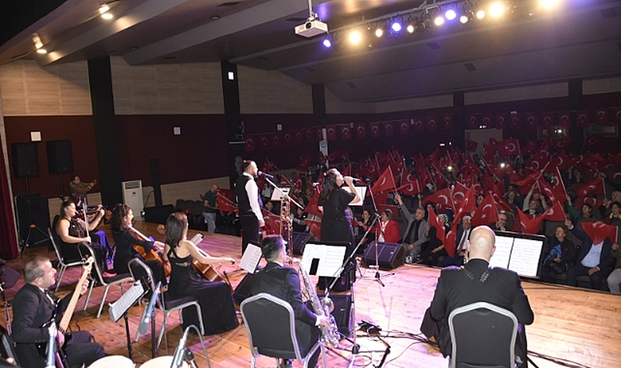 İzmit Belediyesi Kent Orkestrası Konseri Büyüledi