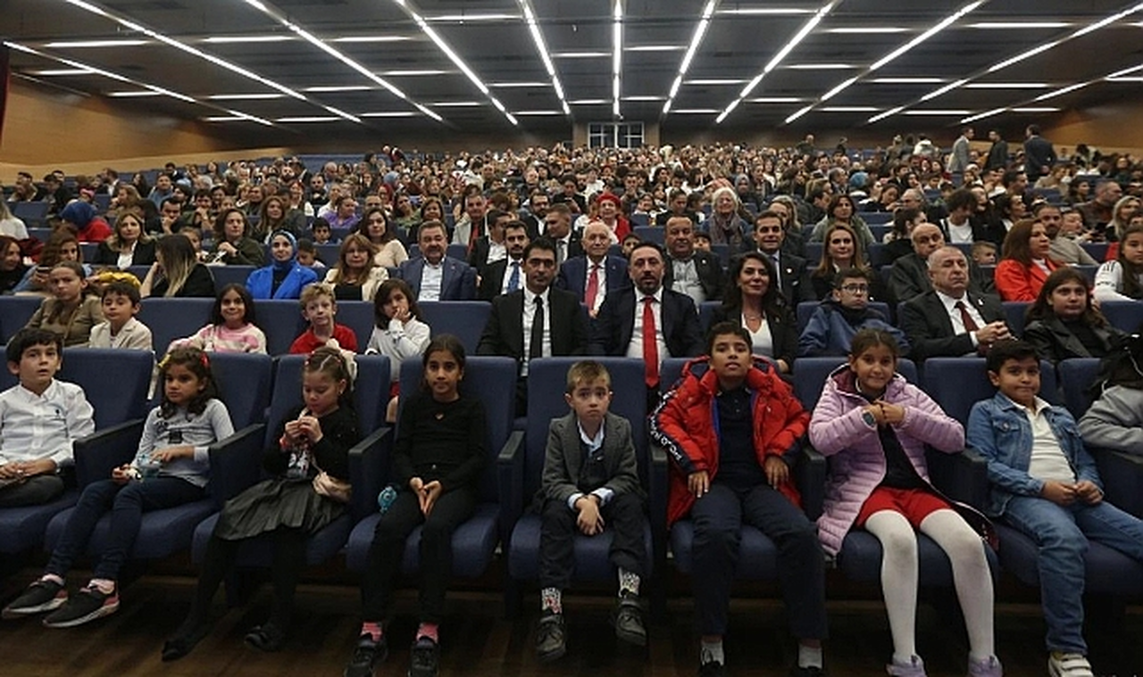 'Mustafa' Filminin Ankara Galasında Çocuklar Protokolde Yer Aldı