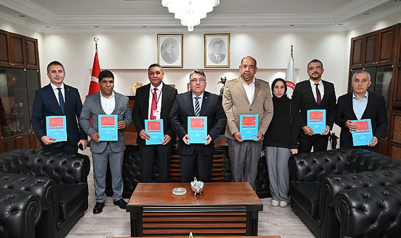 Rektör Özölçer, Zonguldaklı Roman Dernek Yöneticilerini Makamında Kabul Etti