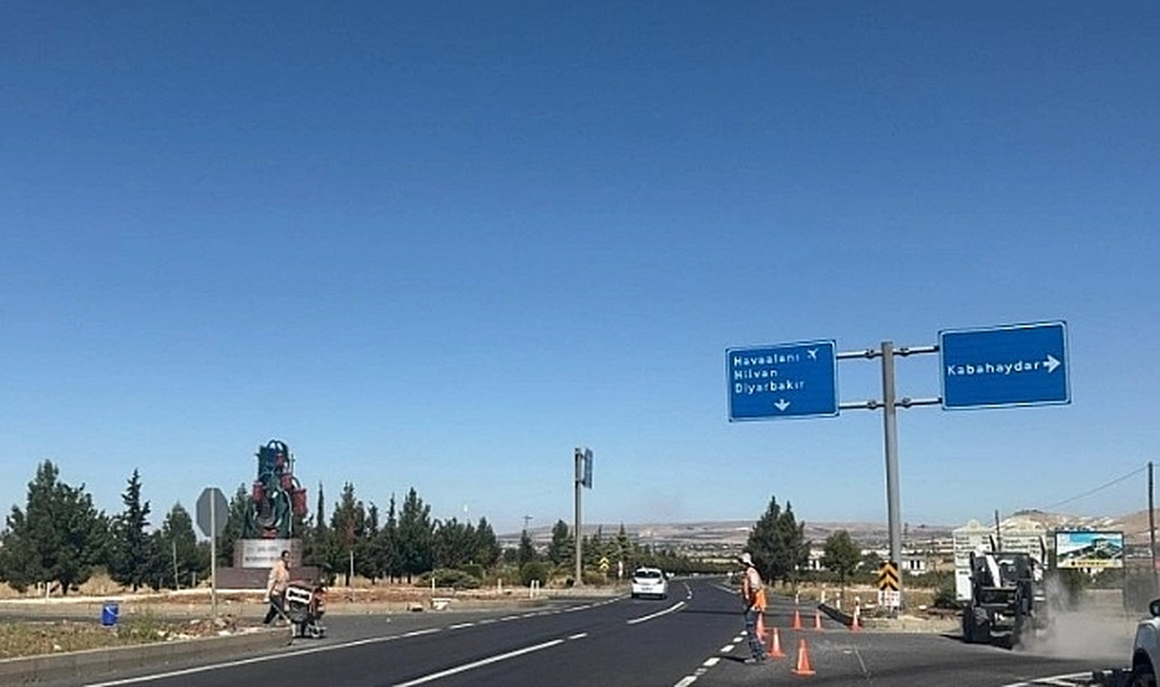 Şanlıurfa-Diyarbakır Yolu'ndaki Kabahaydar Kavşağı'na Sinyalizasyon Sistemi Kuruldu