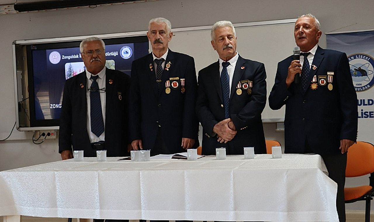 Zonguldak'ta gaziler öğrencilere anılarını anlattı
