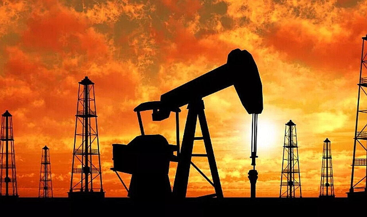 ABD'de Sondaj Kuleleri Arttı, Brent Petrol Haftayı Yükselişle Tamamladı
