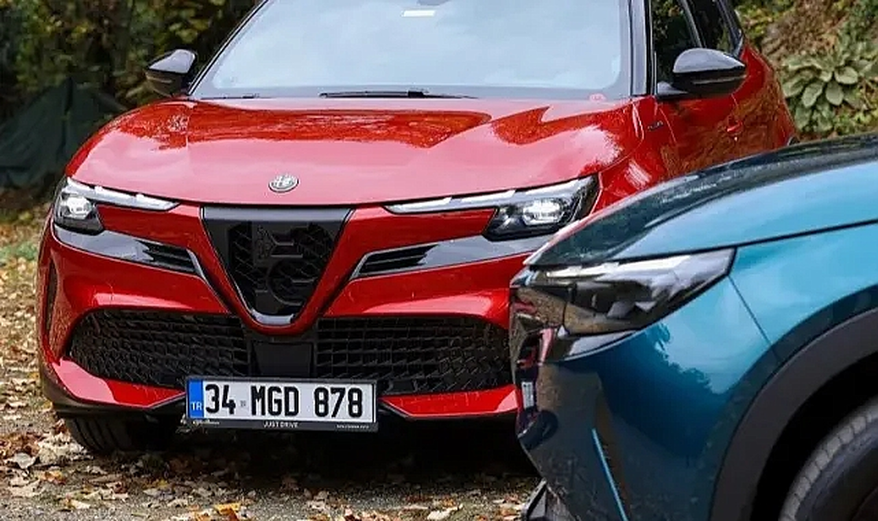 Alfa Romeo, İlk Elektrikli SUV’u Junior’ı Türkiye’de Satışa Sunuyor: 500 Siparişi Aştı