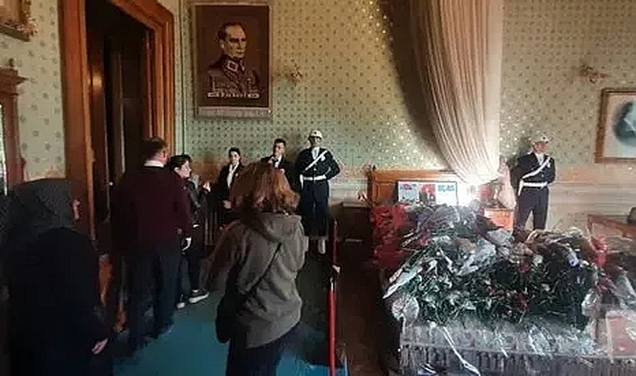 Atatürk’ün Hayata Gözlerini Yumduğu Odaya Yoğun Ziyaret
