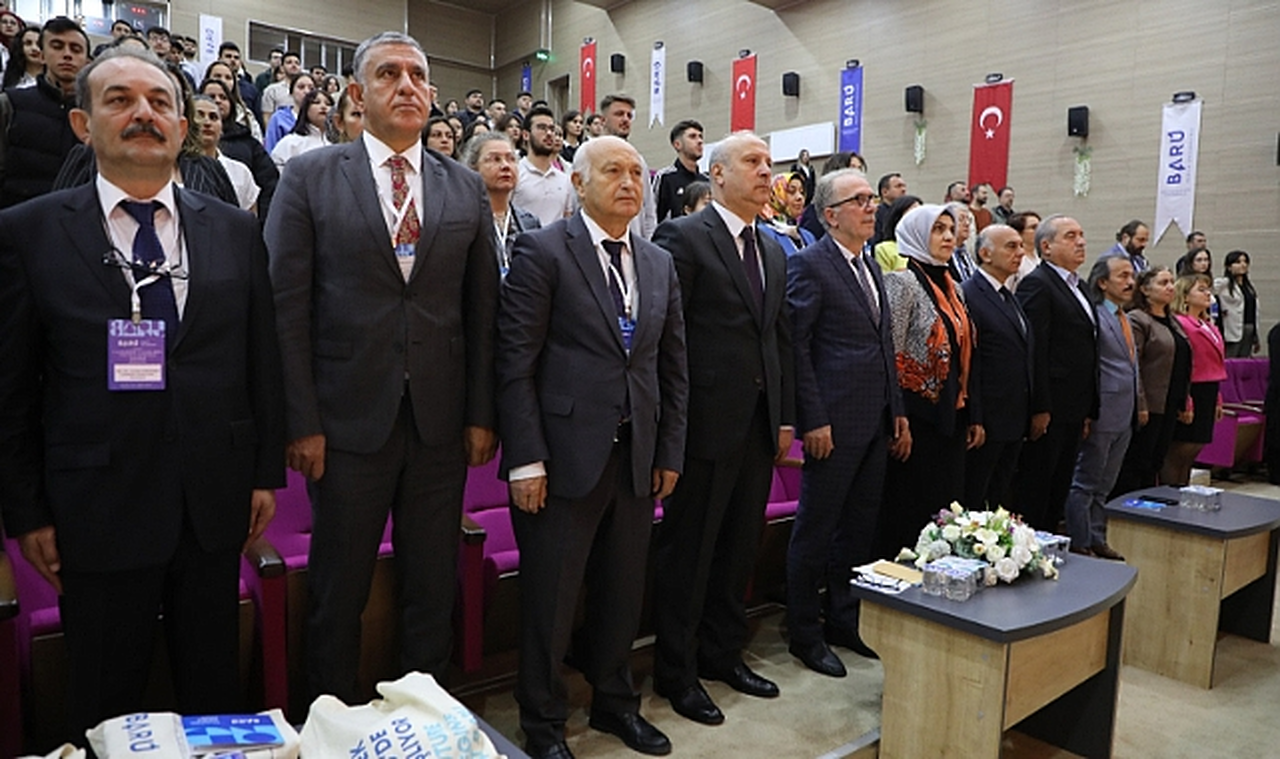 BARÜ’de düzenlenen kongrede büro yönetiminde güncel yaklaşımlar ele alındı