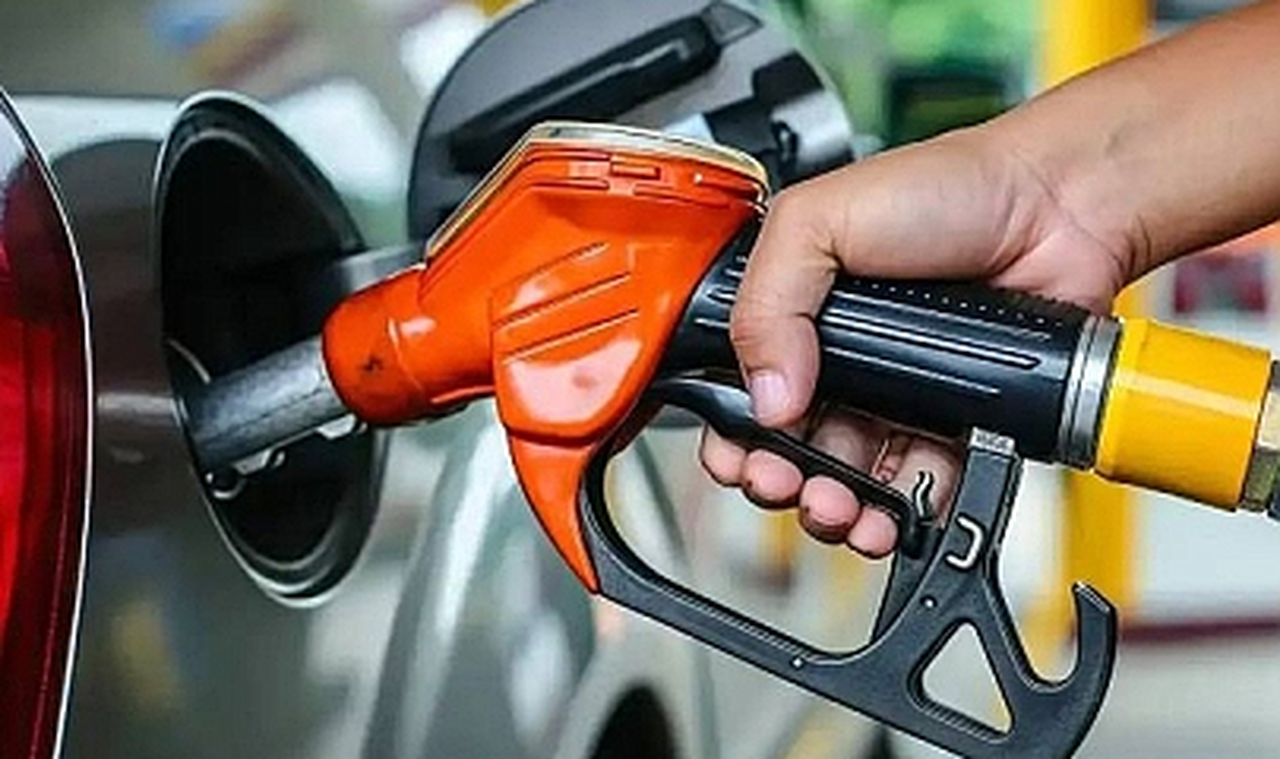 Benzinin Litre Fiyatına Bu Gece İndirim Geliyor