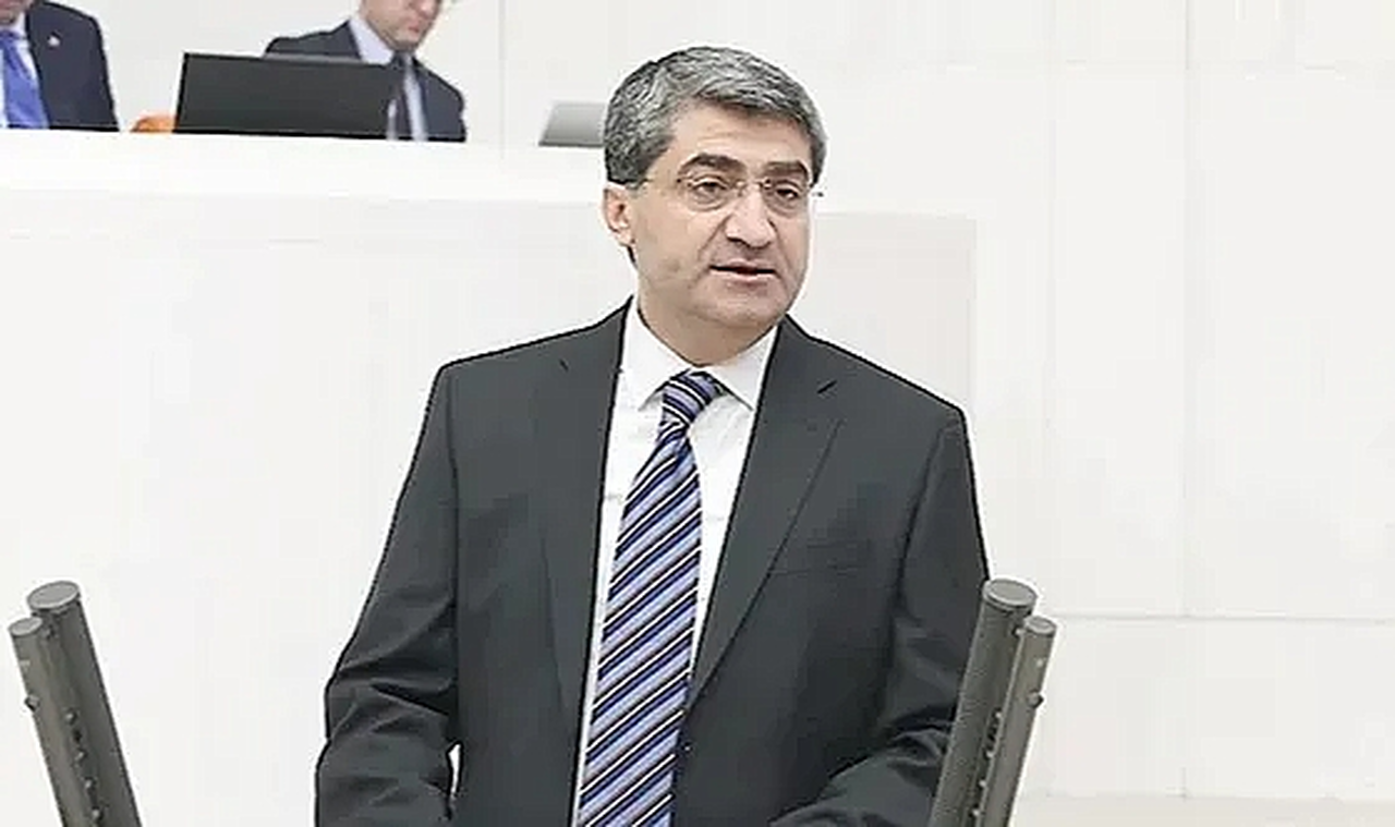 DEVA Partisi'nden Atanamayan Öğretmenlere Yönelik Kanun Teklifi