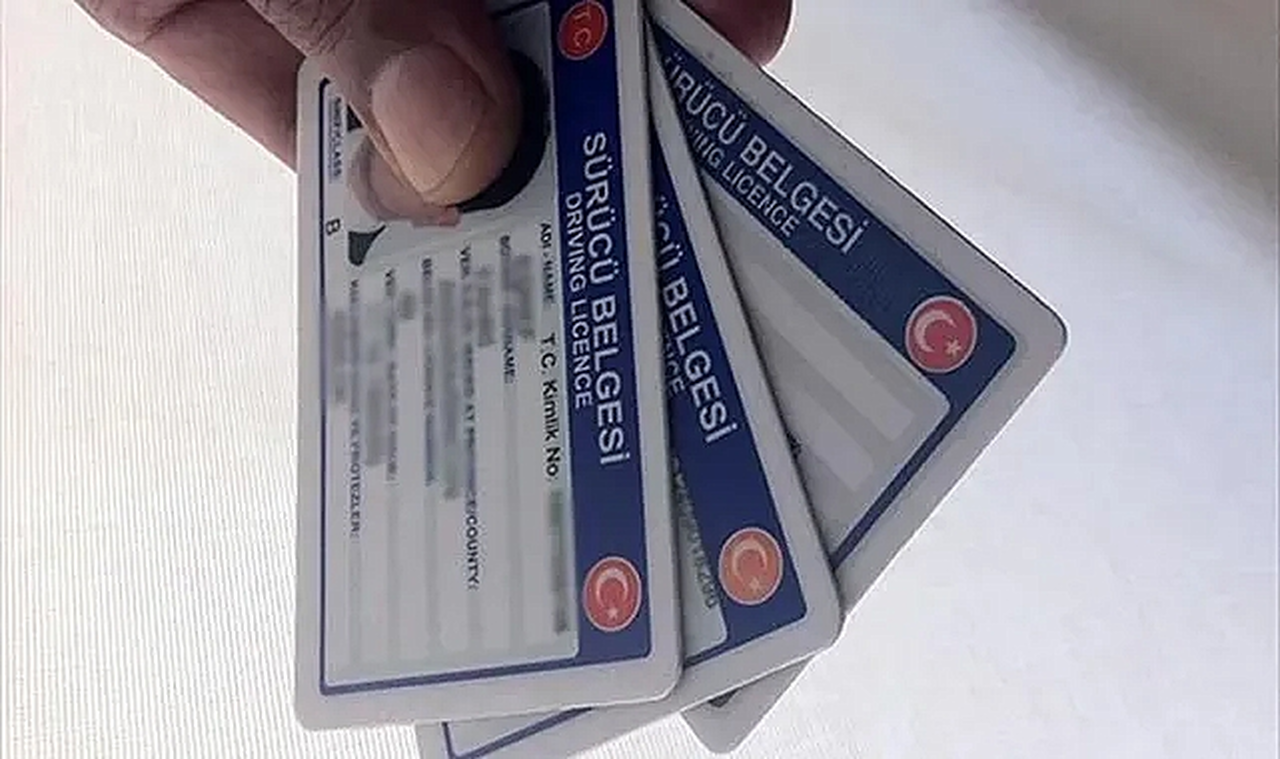 Eski Tip Ehliyetlerin Yenilenme Süresi 2025'e Kadar Uzatıldı