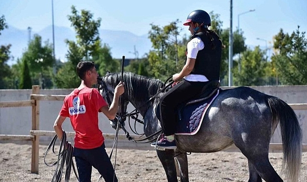 Kayseri Büyükşehir Belediyesi'nden Özel Binicilik Eğitimi