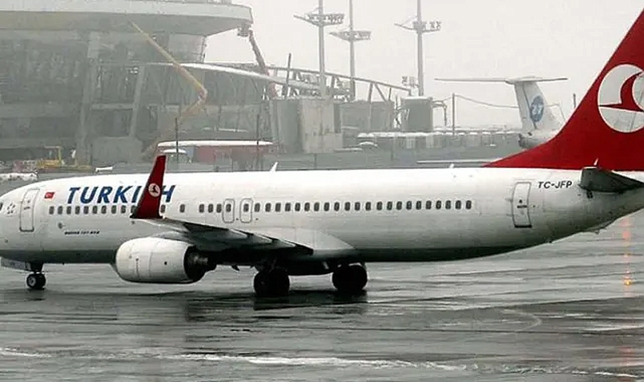 Lodos İstanbul’da Hava Trafiğini Felç Etti: Uçaklar Havada Yakıt Krizi Yaşadı, İzmir’e Acil İniş Yaptı
