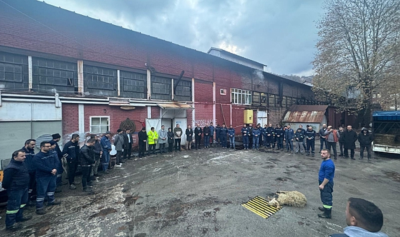 Maden fabrikalarında kazasız çalışma hayatı dileğiyle kurban kesildi