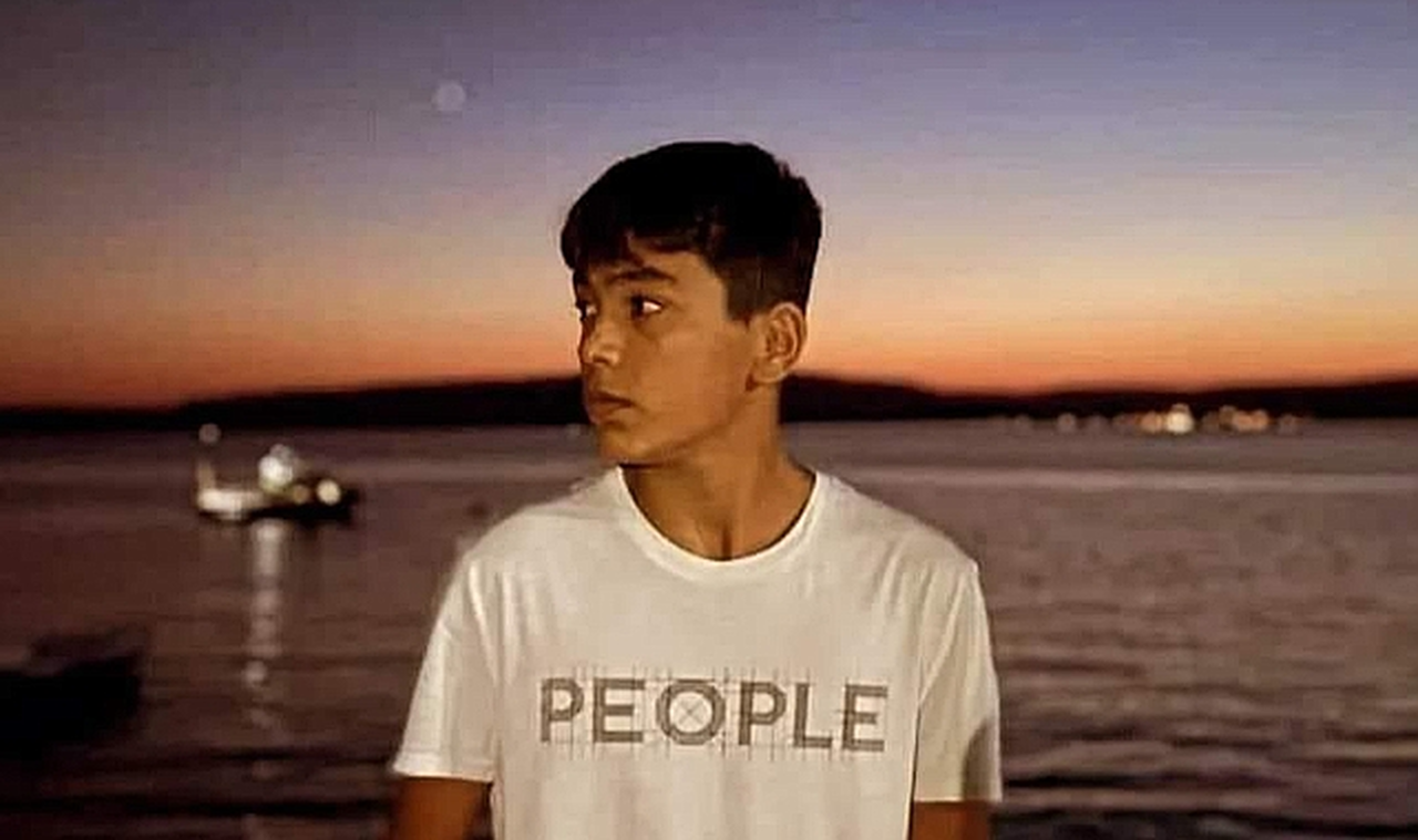 Trenin Çarptığı Araçta Ağır Yaralanan Genç Hayatını Kaybetti
