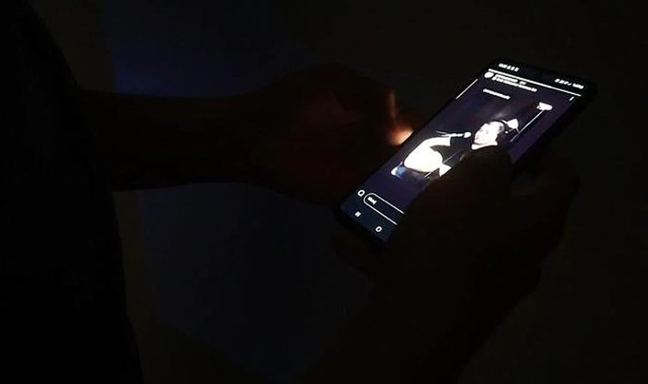 Sanıldığı kadar masum değilmiş: Telefonlar akıllı, uykular kalitesiz!