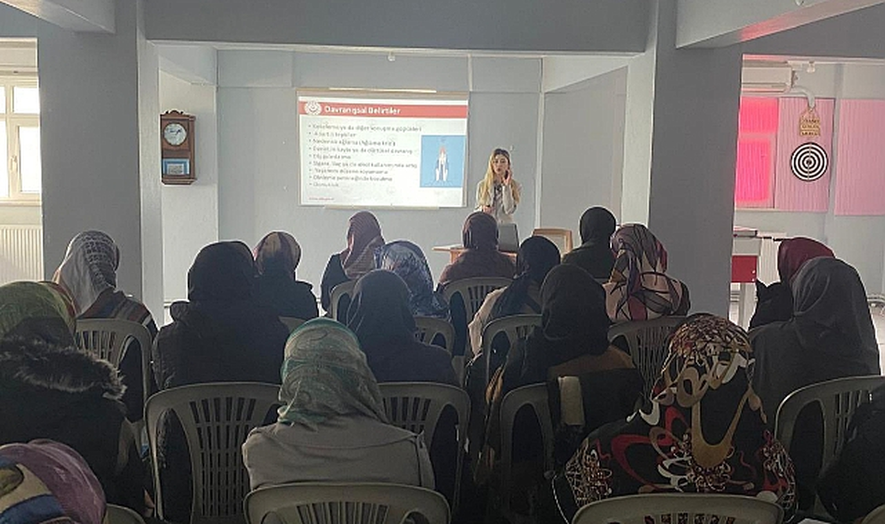 Alaplı’da Kadın Kursu Personeline Psikolojik Eğitim Verildi