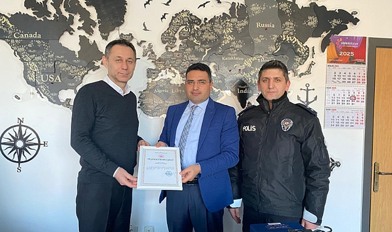 Alaplı İlçe Emniyet teşkilatına araç bağışında bulundular