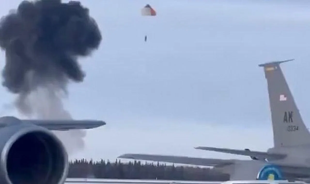 Alaska'da F-35 uçağı düştü: Pilot koltuktan fırladı!