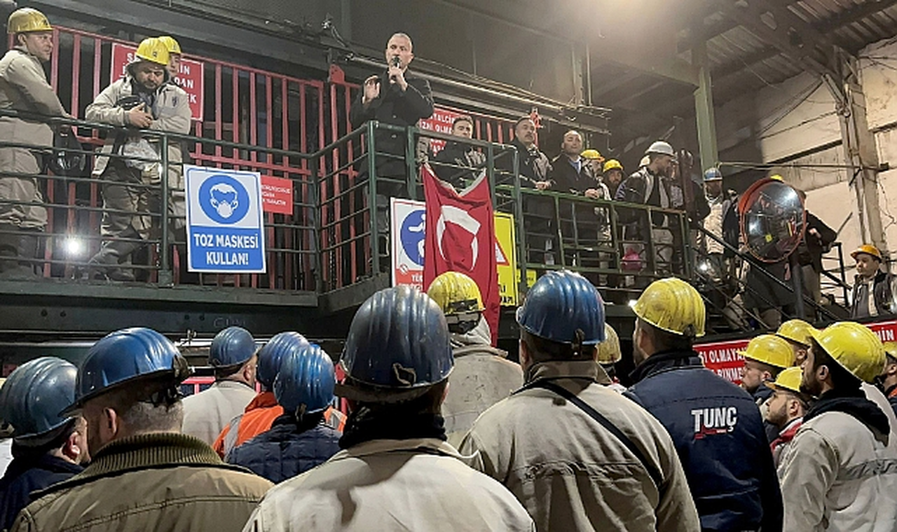 Demir, "İşi biten madenciyi yer altında ıslak ve terli bekleterek hasta ediyorlar"