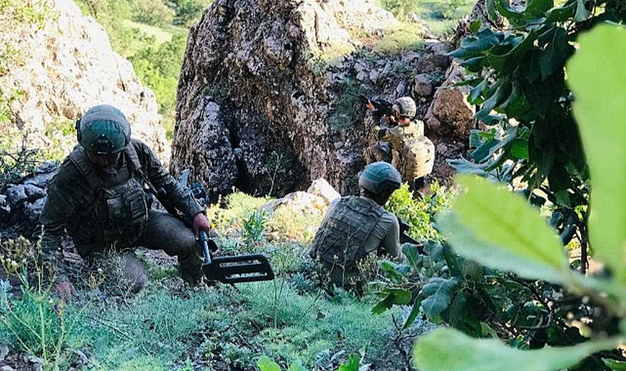 Irak'ın kuzeyine operasyon! 13 PKK'lı terörist sarı torbada.