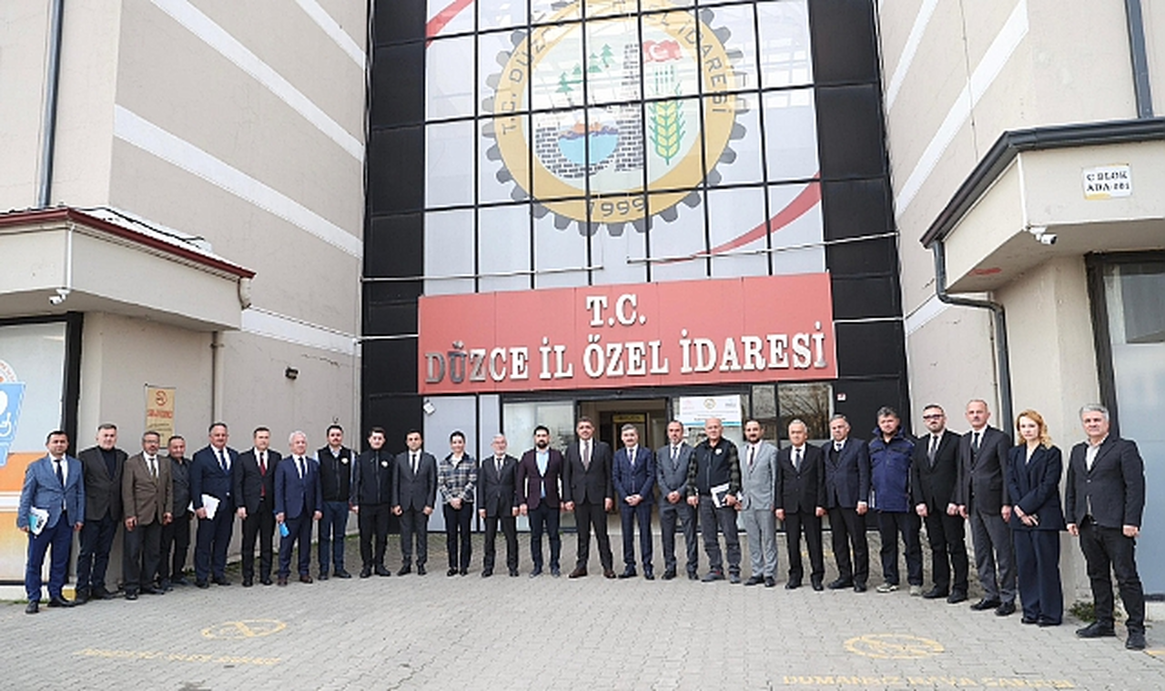 Vali Selçuk Aslan, Düzce İl Özel İdaresi'nde Brifing Aldı
