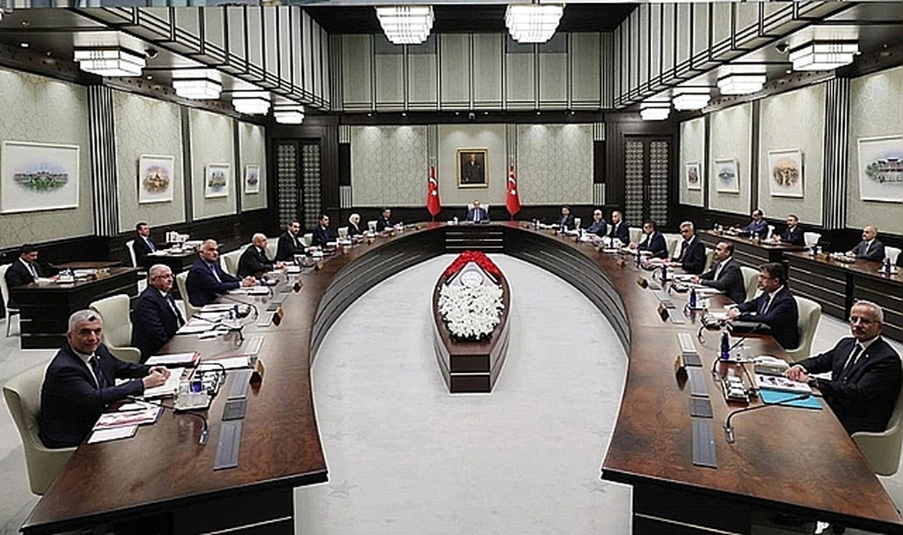 AK Parti kulislerinde 3 bakanlığın bölünmesi konuşuluyor: En büyük sorun o bakanlıkta!