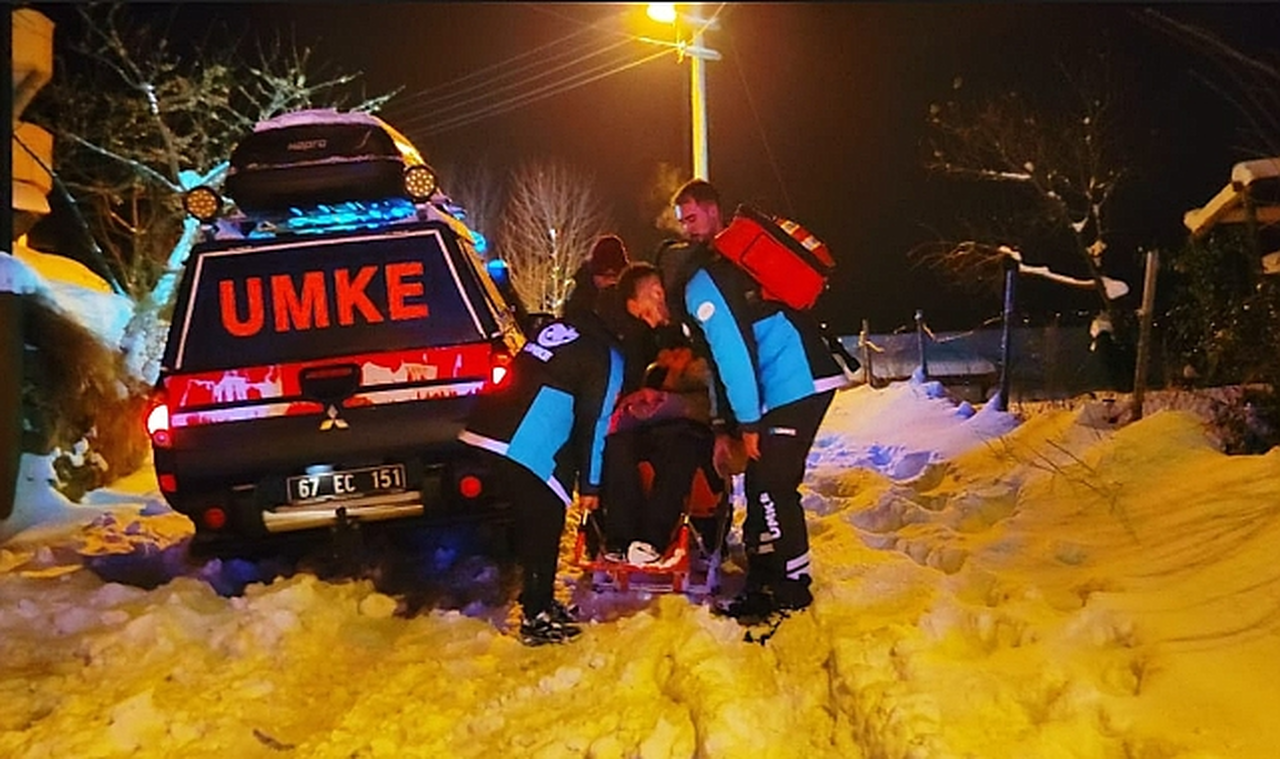 UMKE Ekibi Zorlu Şartlarda 81 Yaşındaki Hastaya Ulaştı