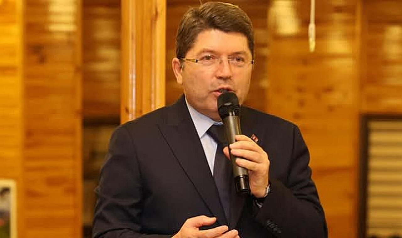Adalet Bakanı, "Şehit ailelerimizi üzecek, rencide edecek hiçbir adım atmayız"