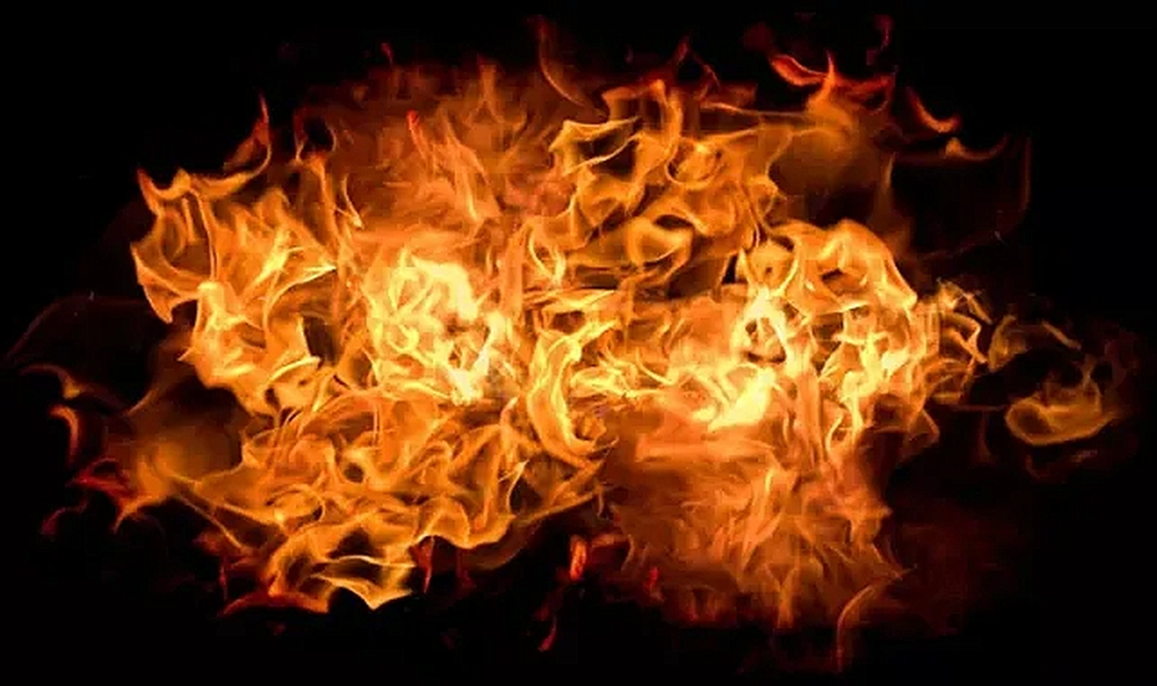 Çaycuma’da feci ölüm: Solunum tüpü devrilince ev alev topuna döndü