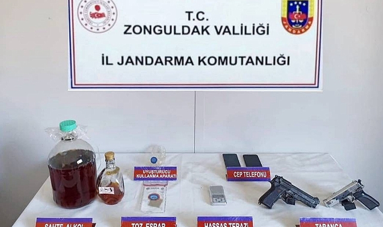 Devrek’te Jandarma Operasyonu: Uyuşturucu, Sahte İçki ve Silah Ele Geçirildi