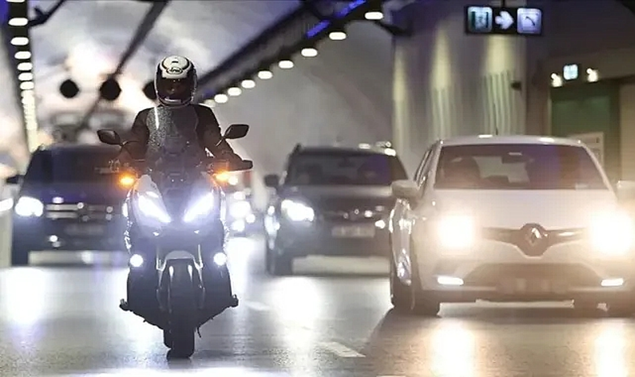 Kırmızı ışıkta 6 kere geçenin ehliyeti iptal edilecek