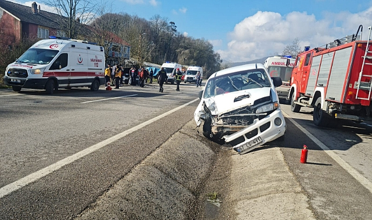 Örmeci Mevkiinde Trafik Kazası: 3 Yaralı