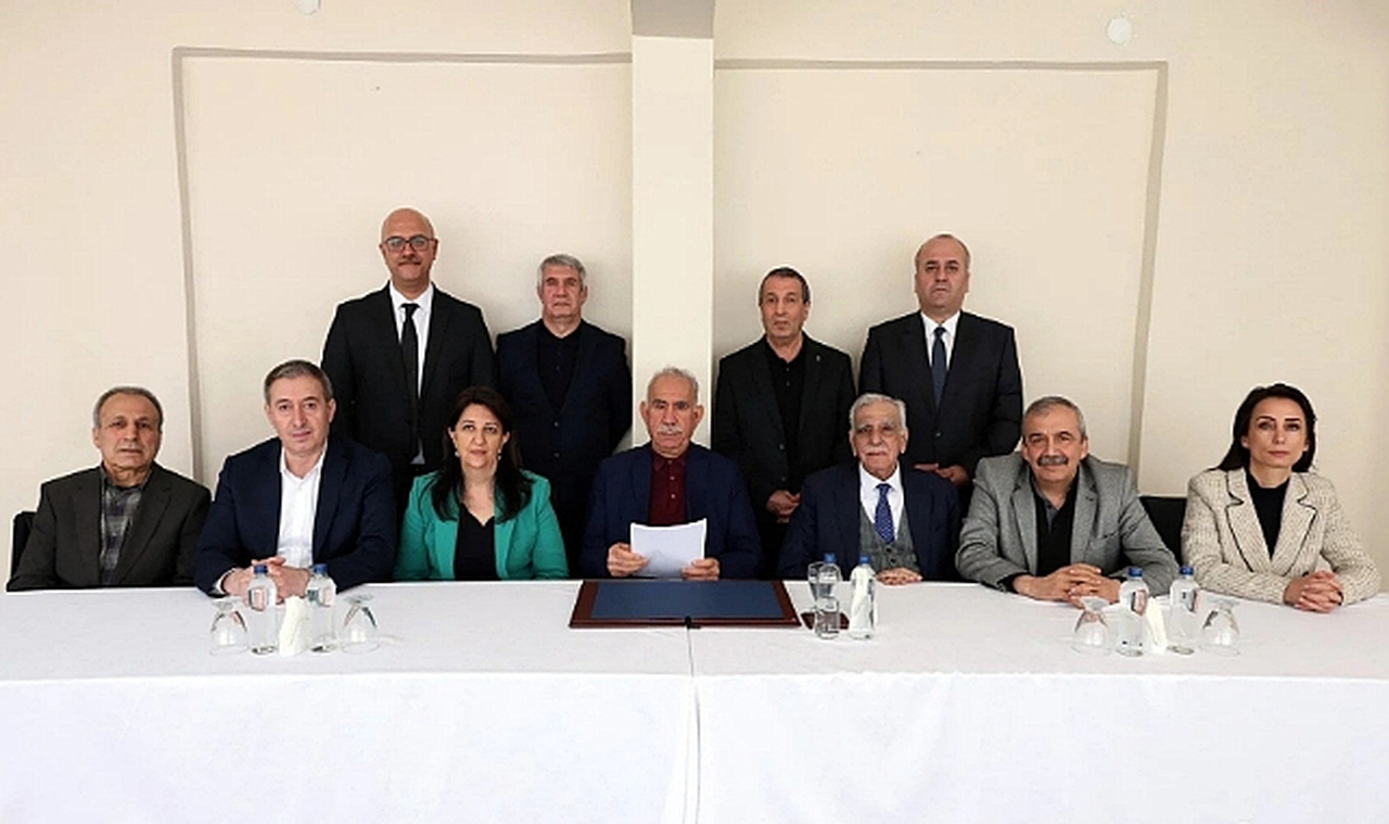 Teröristbaşı Öcalan'ın ikinci mektubu kamuoyuyla paylaşıldı: 8 Mart mesajı gönderdi