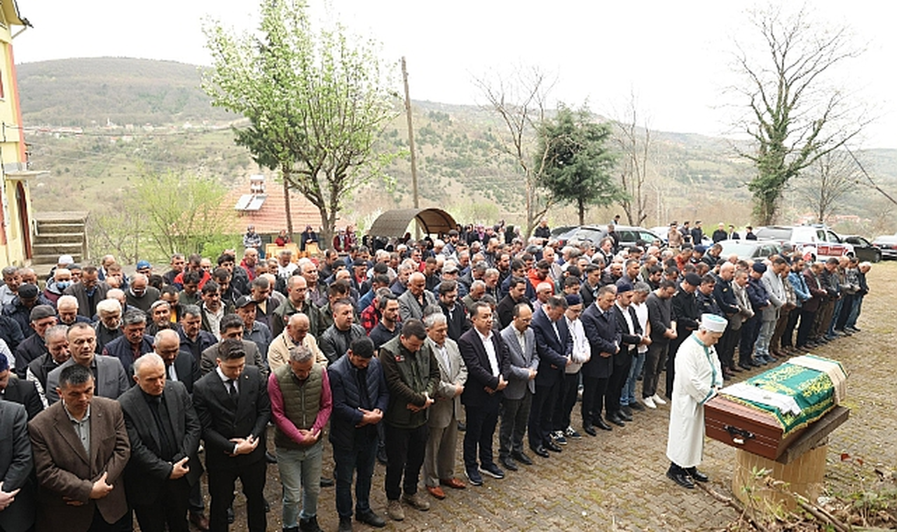 Vali Hacıbektaşoğlu, cenaze törenine katıldı