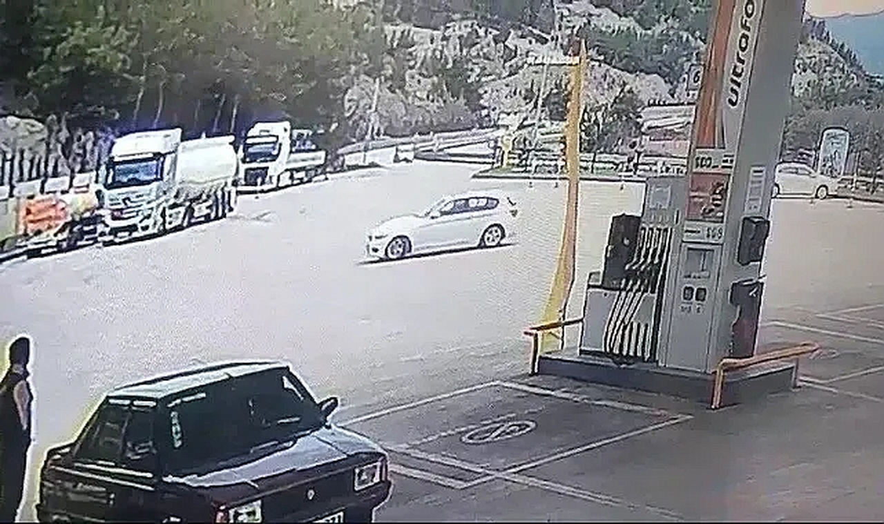 Akaryakıt istasyonunda attığı drift pahalıya patladı