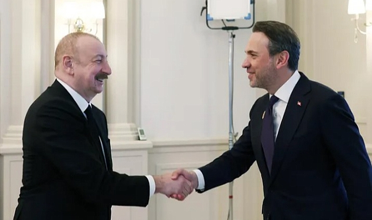 Enerji Bakanı Bayraktar, Azerbaycan Cumhurbaşkanı Aliyev ile bir araya geldi