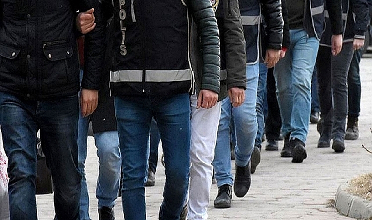İzmir’de DEAŞ’a Yönelik Operasyon: 13 Şüpheli Gözaltına Alındı