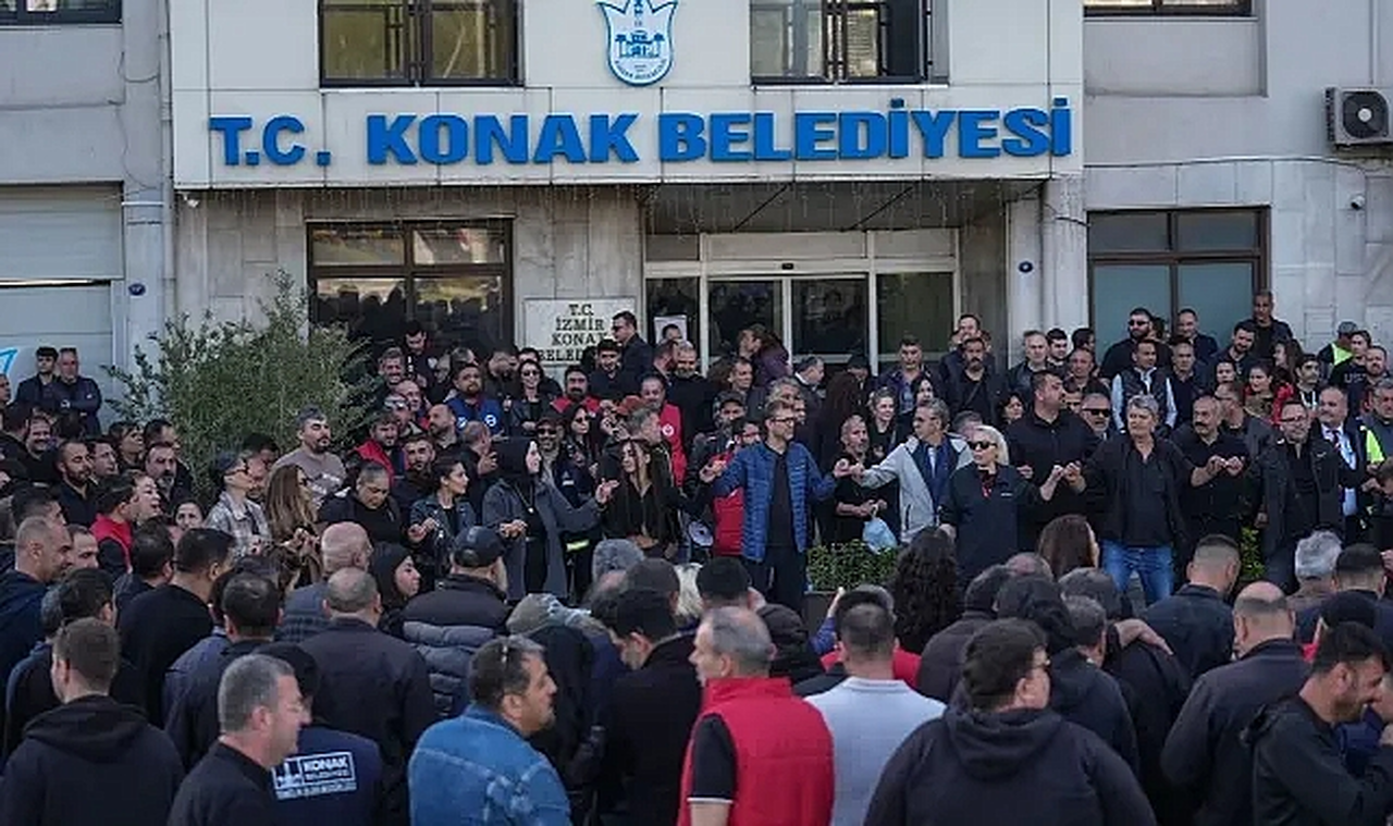 Konak Belediyesi'nde iş bırakma eylemi yapıldı